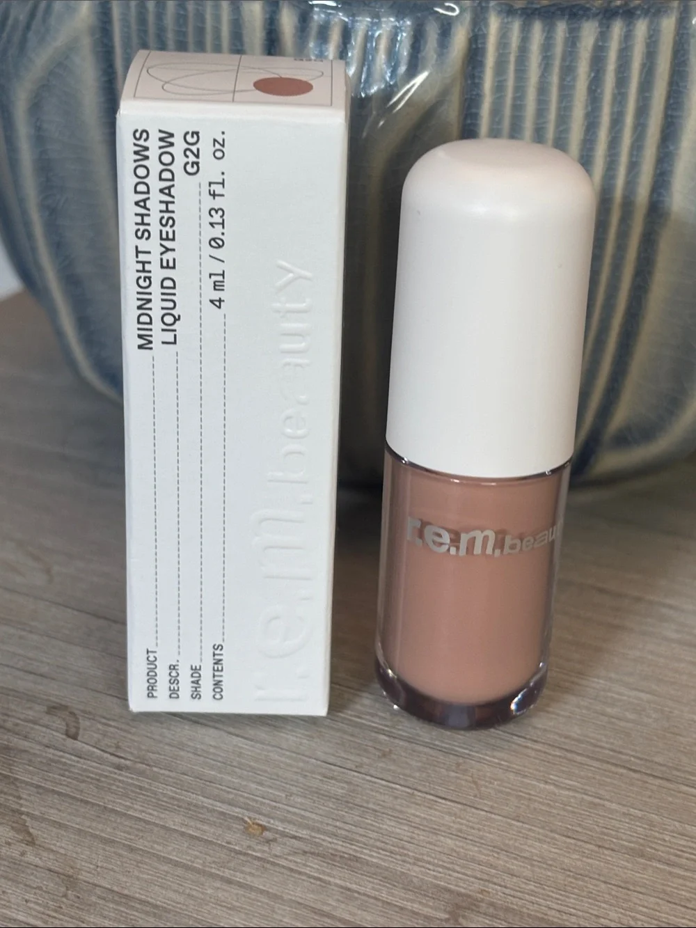 R.E.M. Beauty Midnight Liquid Eyeshadow, Color G2G